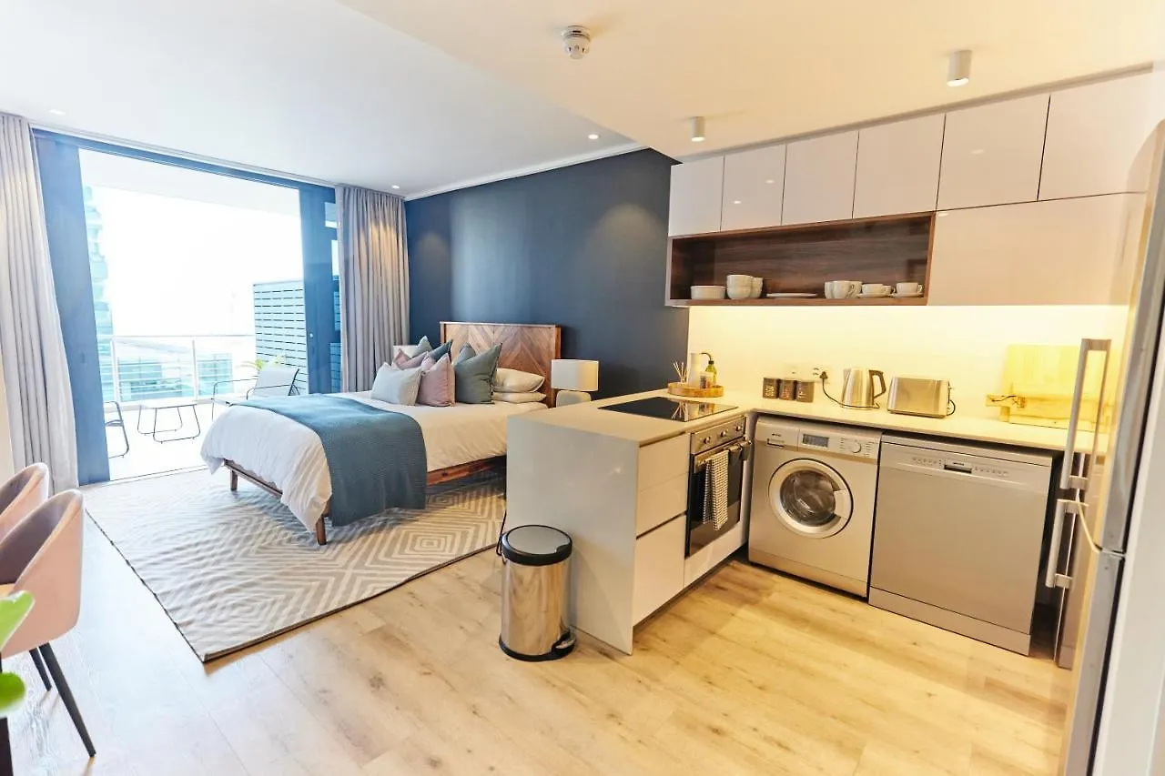 Stunning 12Th Floor Apartment With Private Balcony At 16Onbree Cape Town