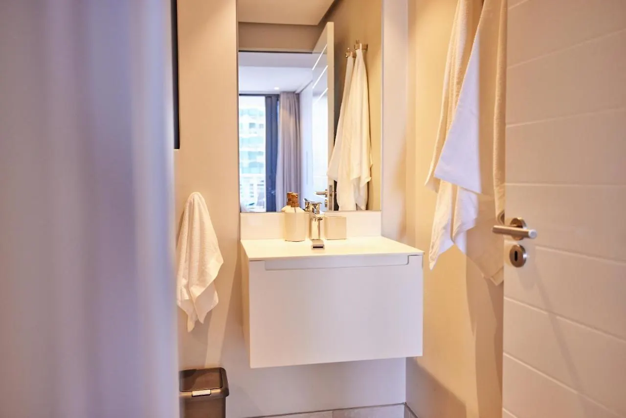Stunning 12Th Floor Apartment With Private Balcony At 16Onbree Cape Town