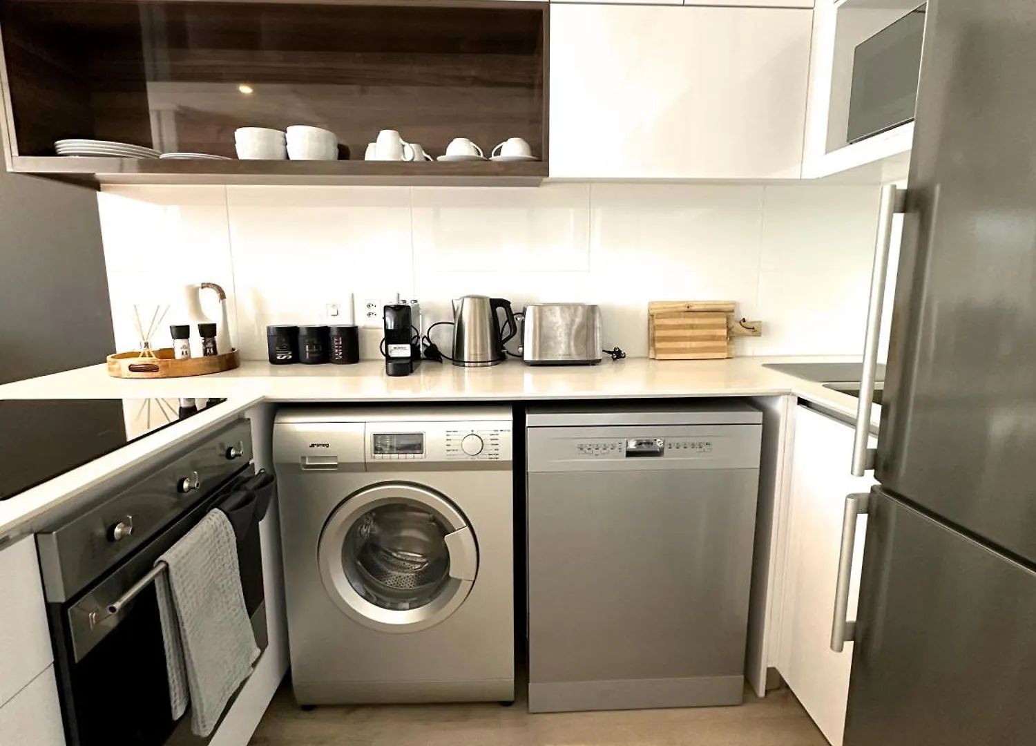 Stunning 12Th Floor Apartment With Private Balcony At 16Onbree Cape Town