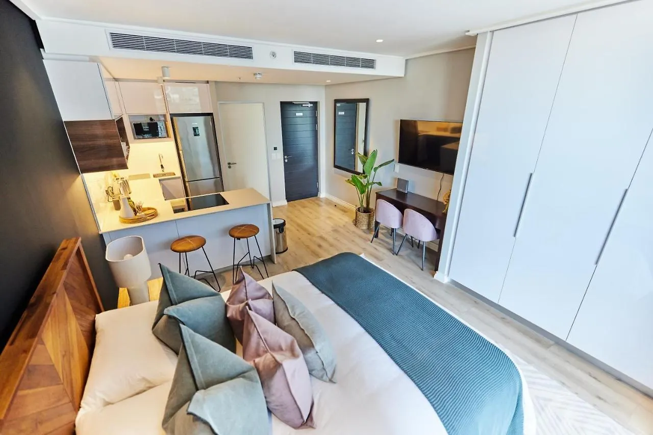 Stunning 12Th Floor Apartment With Private Balcony At 16Onbree Cape Town