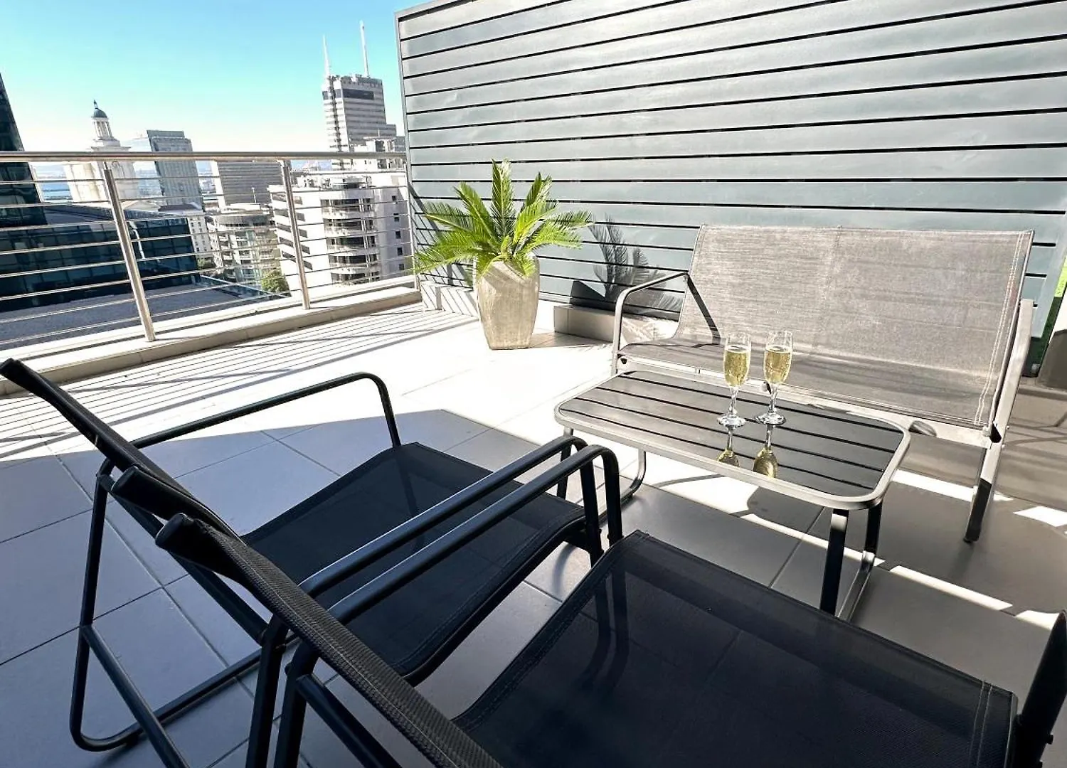 Stunning 12Th Floor Apartment With Private Balcony At 16Onbree Cape Town
