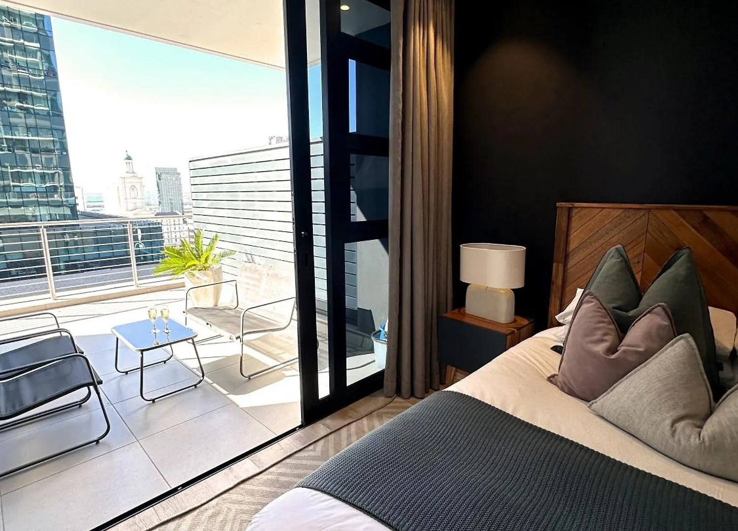 Stunning 12Th Floor Apartment With Private Balcony At 16Onbree Cape Town